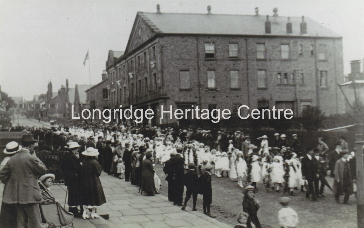 264A - Berry Lane - Peace Celebration Procession passing the Co-op - 1919